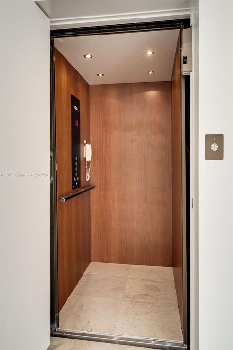 Recently Rented: $6,000 (3 beds, 3 baths, 2500 Square Feet)