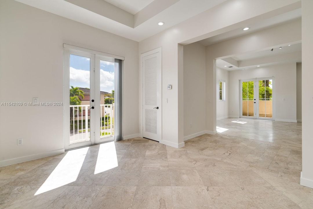 Recently Rented: $6,000 (3 beds, 3 baths, 2500 Square Feet)