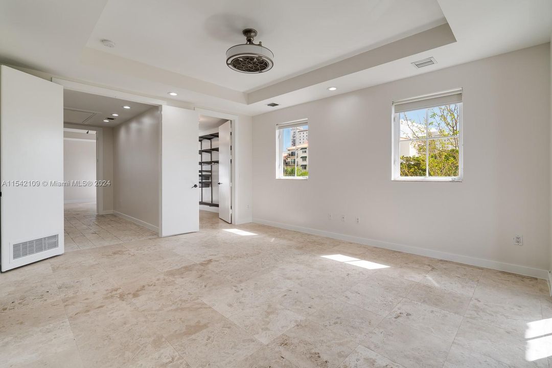 Recently Rented: $6,000 (3 beds, 3 baths, 2500 Square Feet)