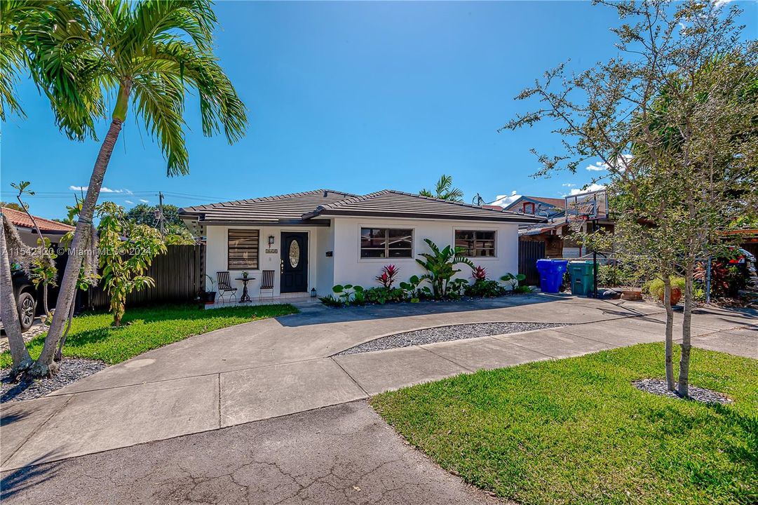 Recently Sold: $580,000 (3 beds, 2 baths, 1282 Square Feet)