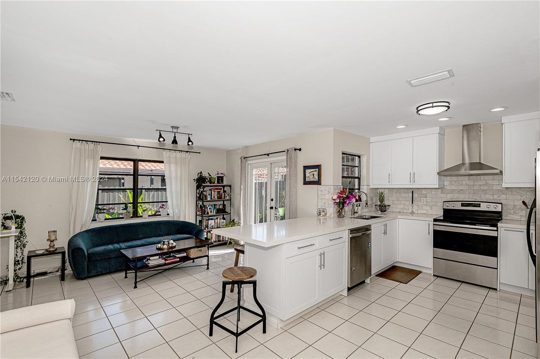 Recently Sold: $580,000 (3 beds, 2 baths, 1282 Square Feet)