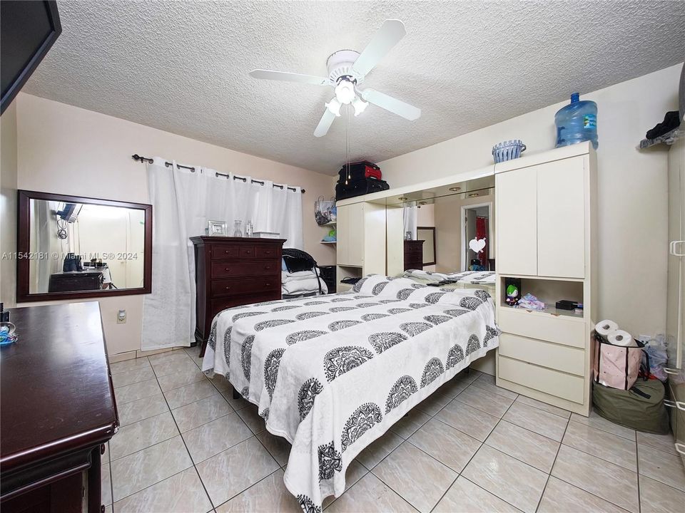 Active With Contract: $259,900 (2 beds, 2 baths, 812 Square Feet)