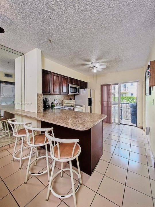 For Sale: $259,900 (2 beds, 2 baths, 812 Square Feet)
