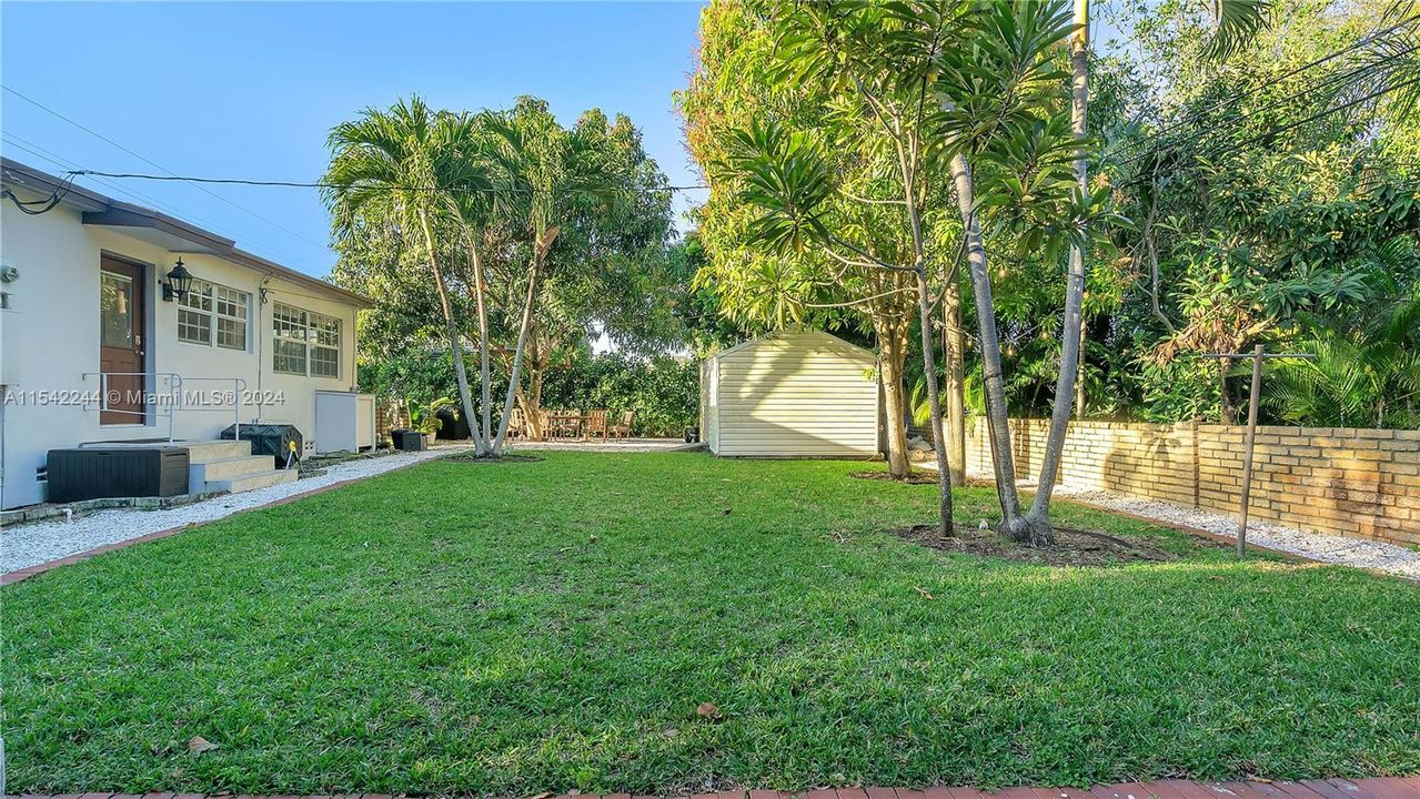 Recently Sold: $825,000 (3 beds, 2 baths, 1300 Square Feet)