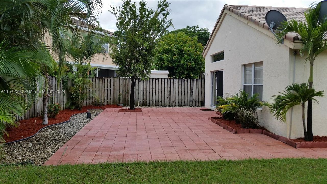 Recently Rented: $3,500 (4 beds, 2 baths, 1597 Square Feet)
