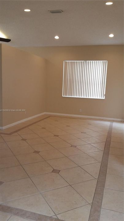 Recently Rented: $3,500 (4 beds, 2 baths, 1597 Square Feet)