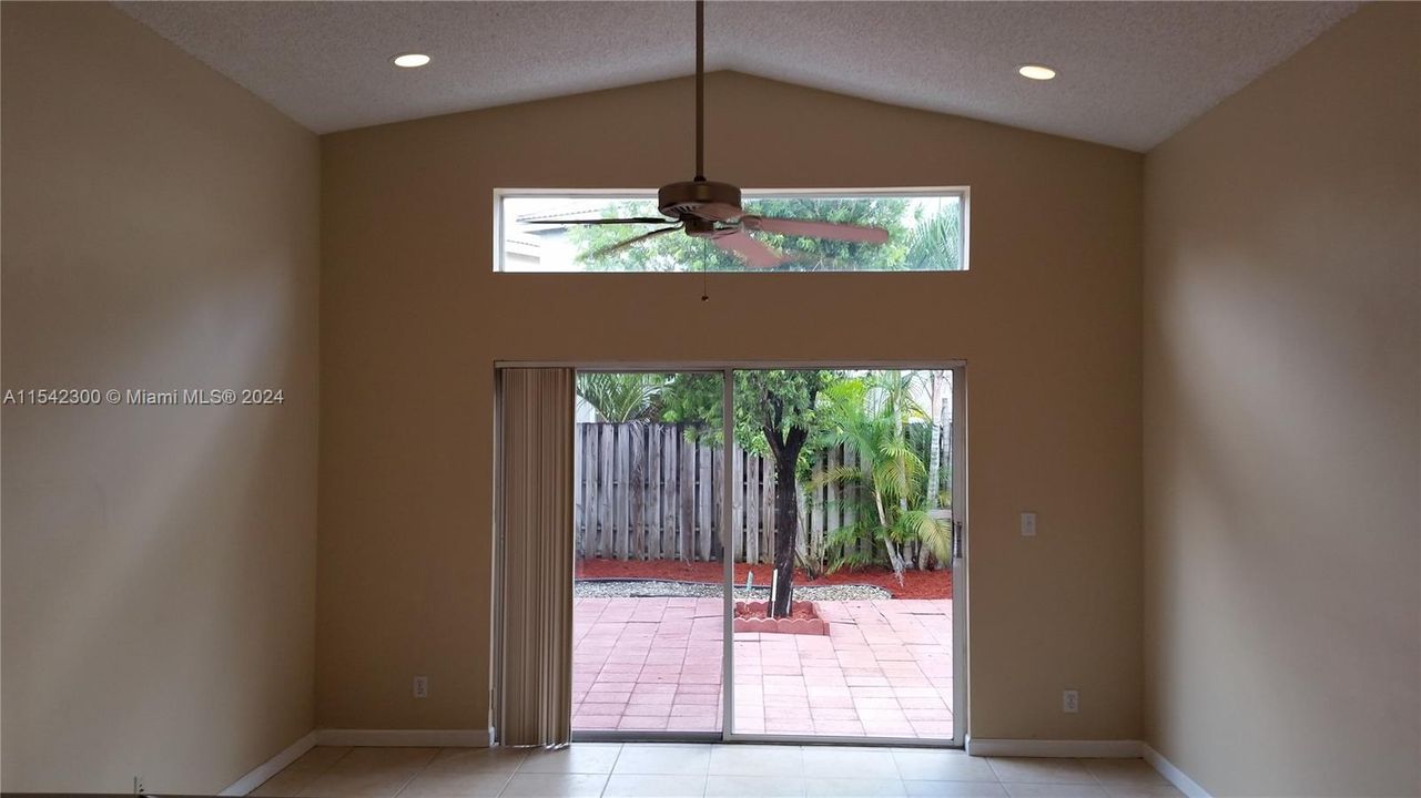 Recently Rented: $3,500 (4 beds, 2 baths, 1597 Square Feet)