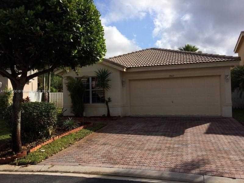 Recently Rented: $3,500 (4 beds, 2 baths, 1597 Square Feet)
