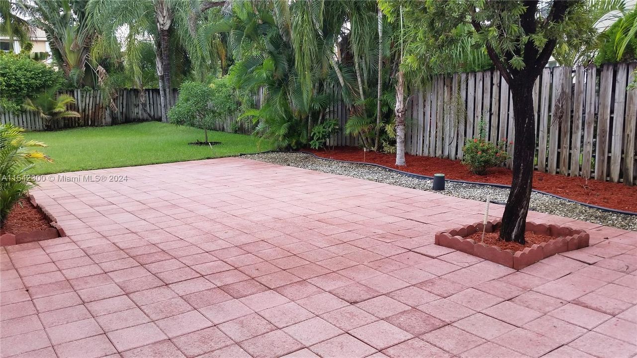 Recently Rented: $3,500 (4 beds, 2 baths, 1597 Square Feet)