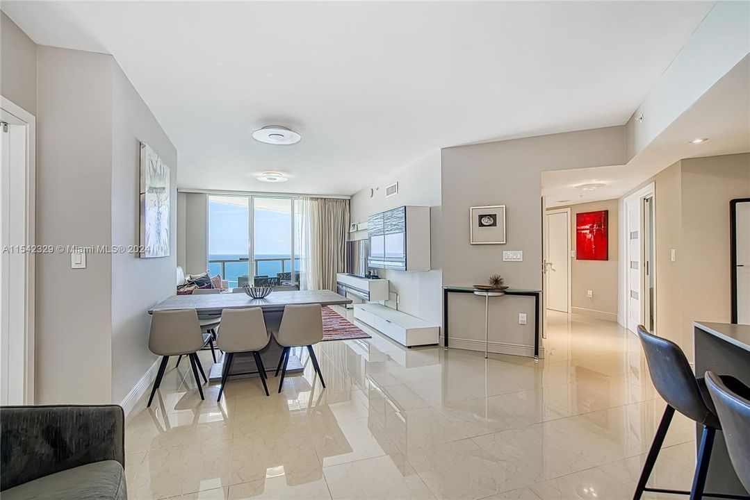 For Sale: $1,575,000 (2 beds, 2 baths, 1715 Square Feet)