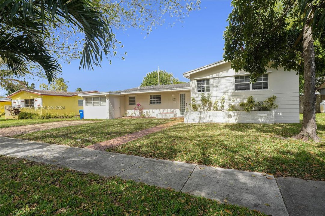 Recently Rented: $4,200 (3 beds, 2 baths, 1460 Square Feet)