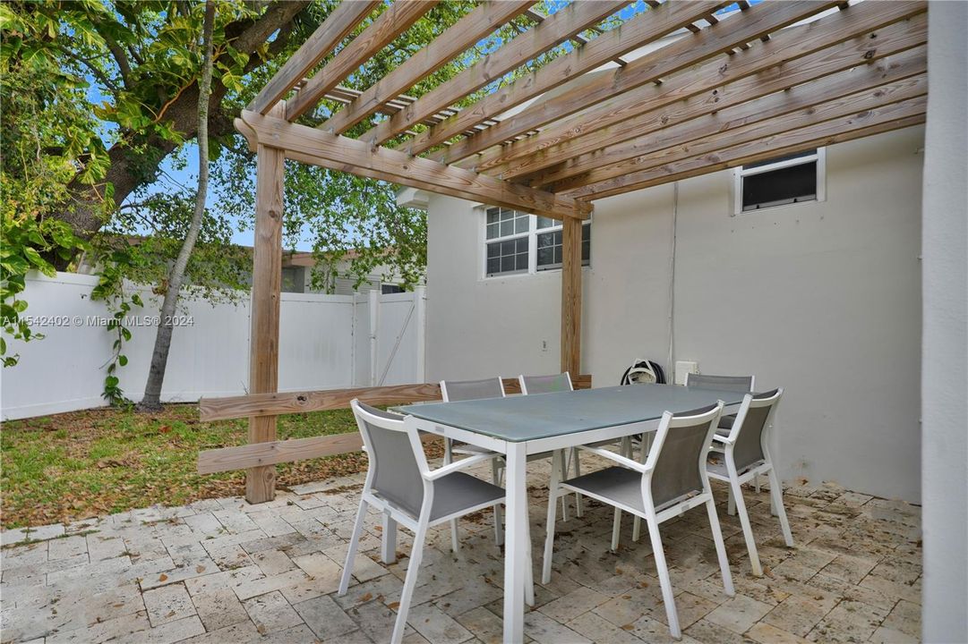 Recently Rented: $4,200 (3 beds, 2 baths, 1460 Square Feet)