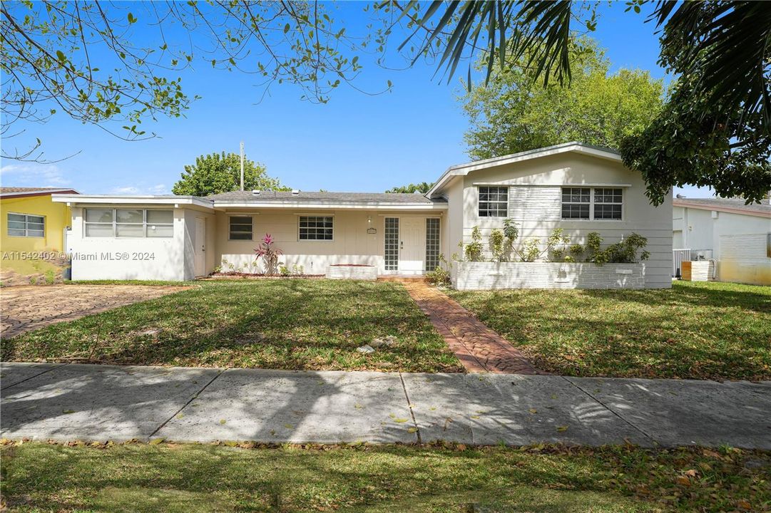 Recently Rented: $4,200 (3 beds, 2 baths, 1460 Square Feet)