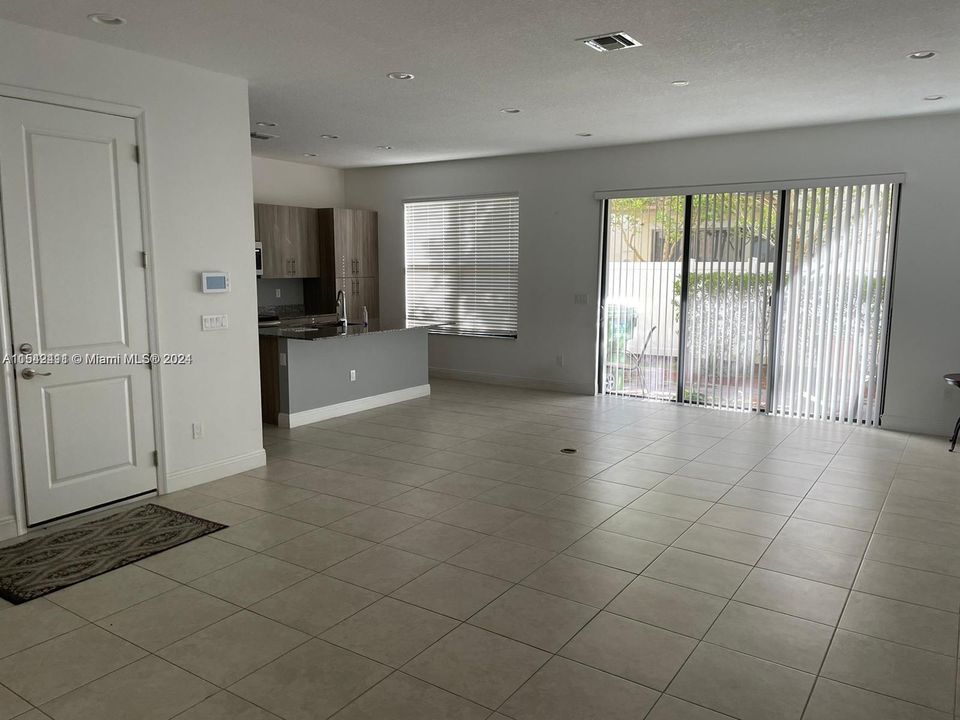 Active With Contract: $3,500 (3 beds, 2 baths, 1749 Square Feet)