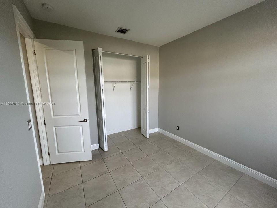 Active With Contract: $3,500 (3 beds, 2 baths, 1749 Square Feet)