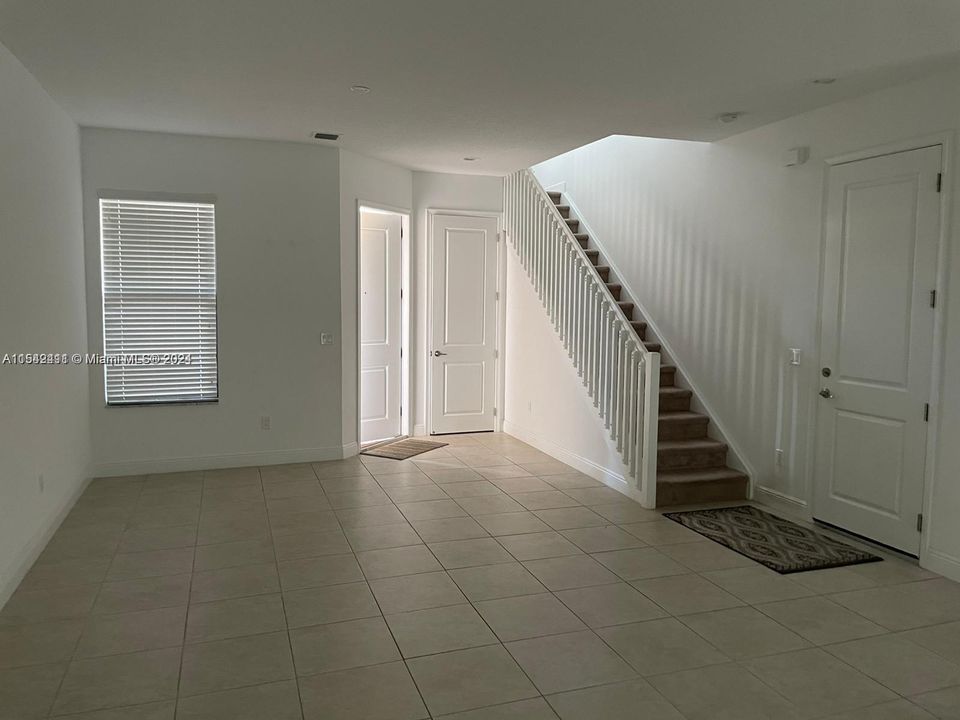 Active With Contract: $3,500 (3 beds, 2 baths, 1749 Square Feet)