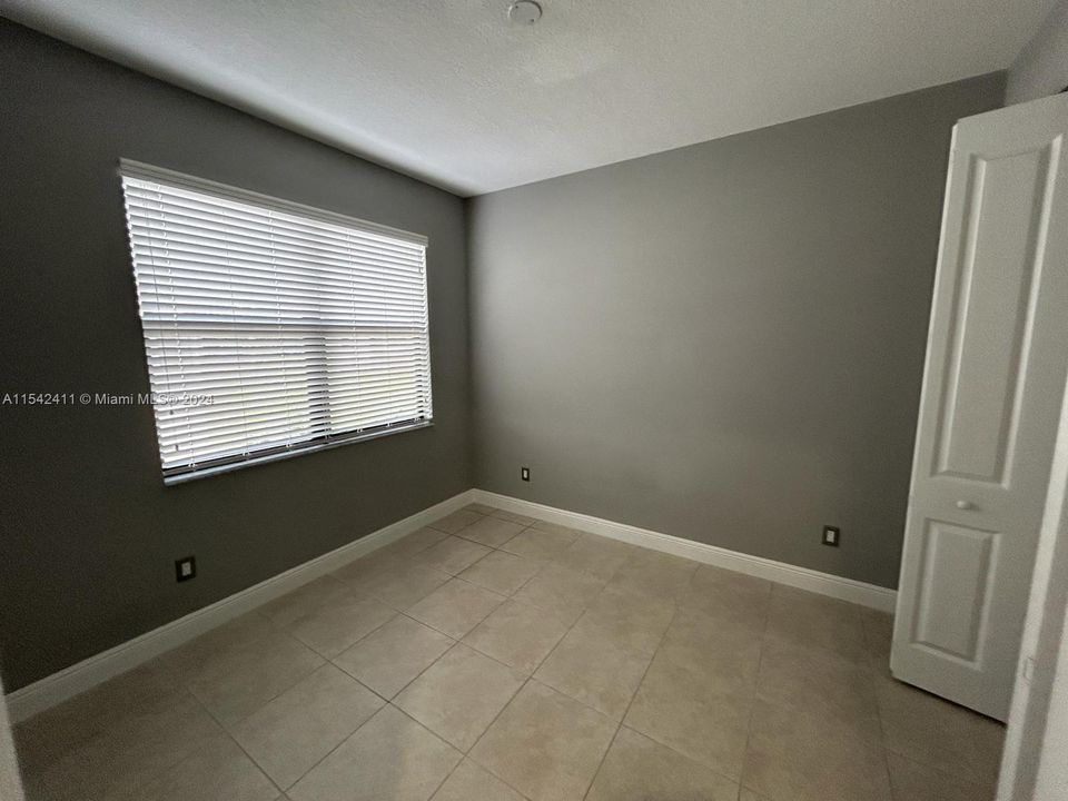 Active With Contract: $3,500 (3 beds, 2 baths, 1749 Square Feet)