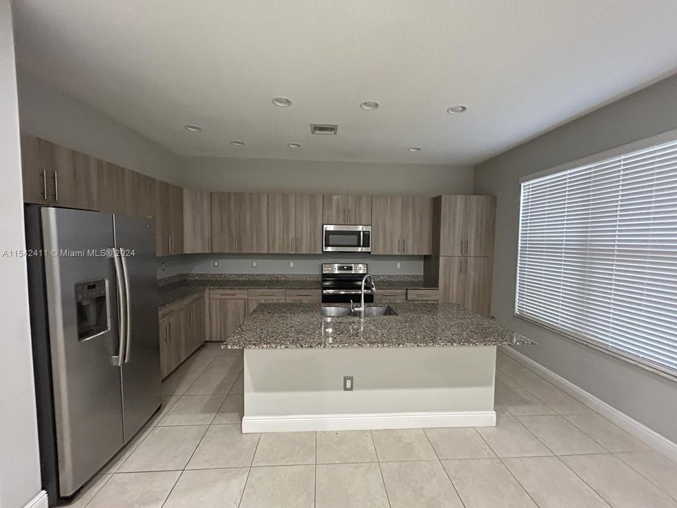 Active With Contract: $3,500 (3 beds, 2 baths, 1749 Square Feet)