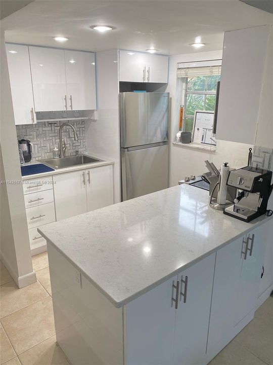 Recently Sold: $252,000 (1 beds, 1 baths, 801 Square Feet)