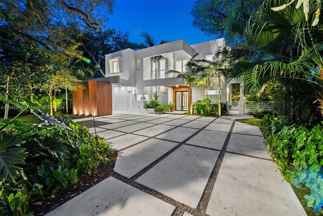 Recently Sold: $4,460,000 (4 beds, 4 baths, 3383 Square Feet)
