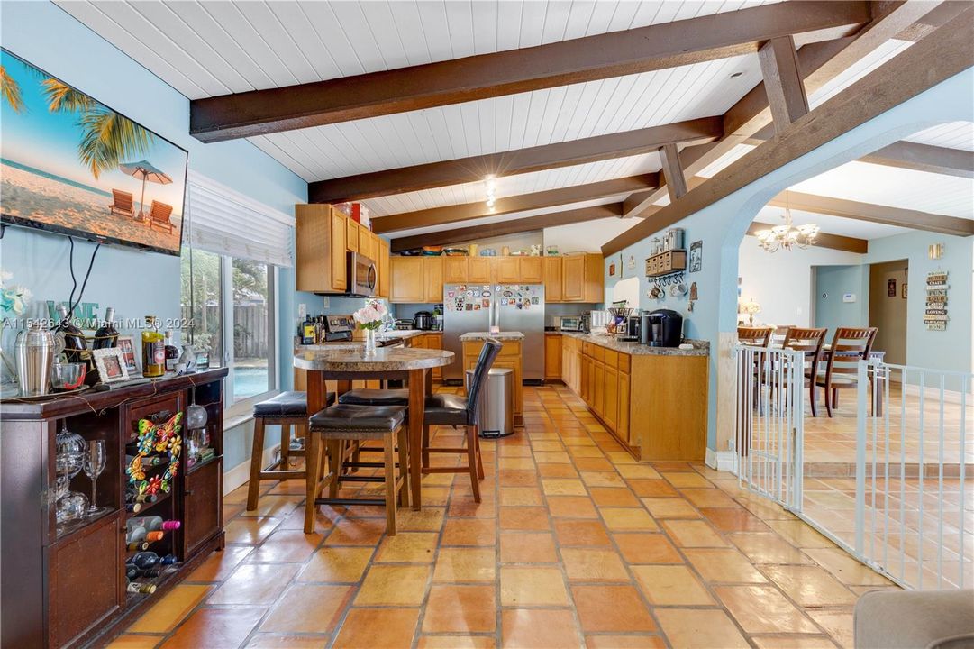 Recently Sold: $700,000 (4 beds, 2 baths, 1828 Square Feet)