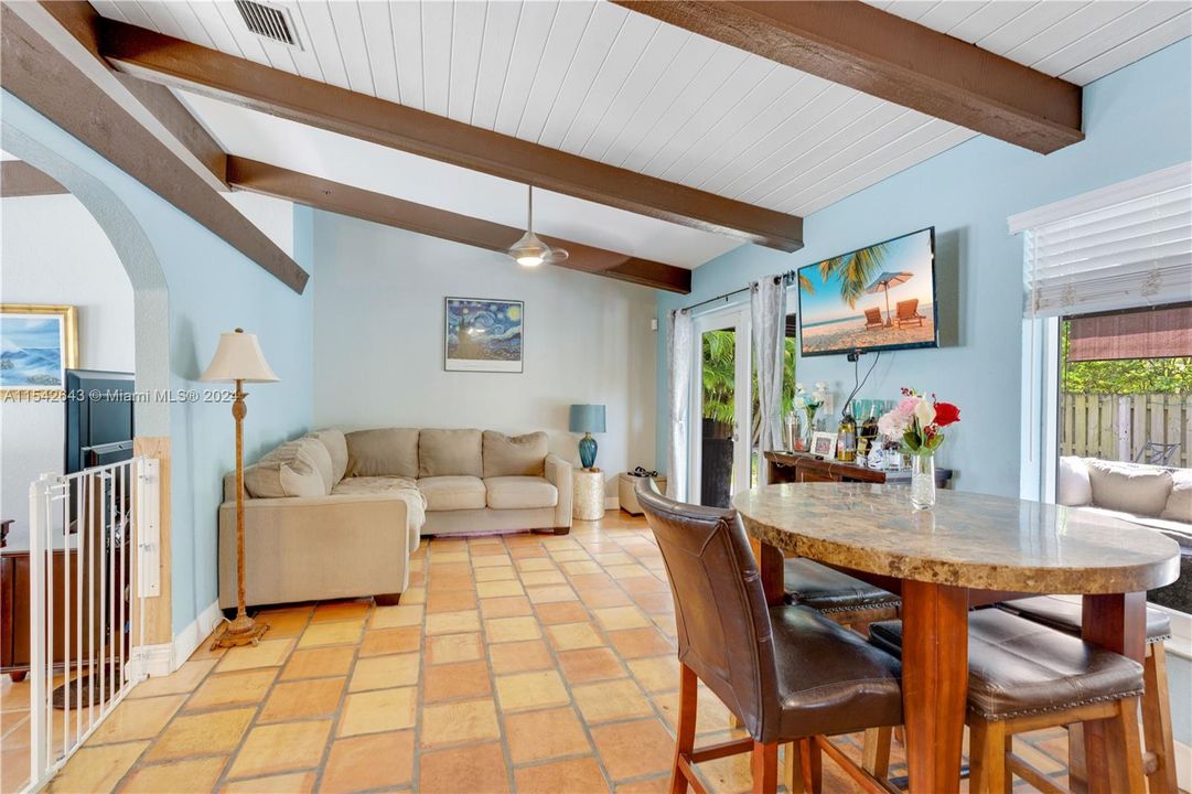 Recently Sold: $700,000 (4 beds, 2 baths, 1828 Square Feet)