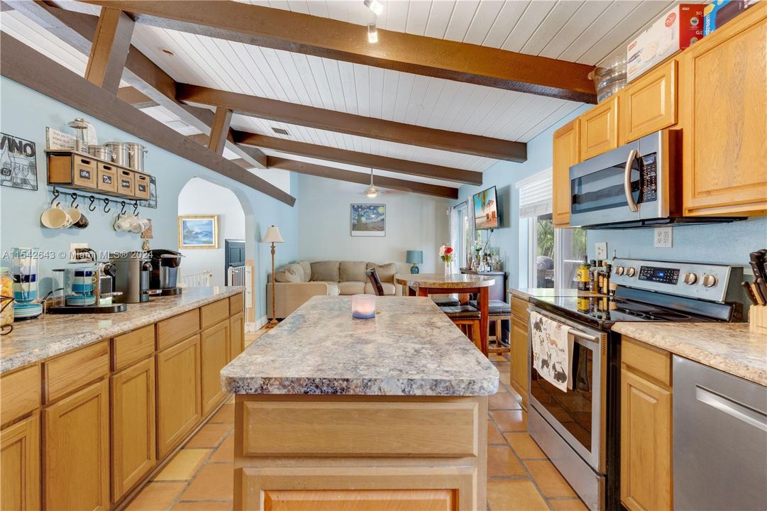 Recently Sold: $700,000 (4 beds, 2 baths, 1828 Square Feet)