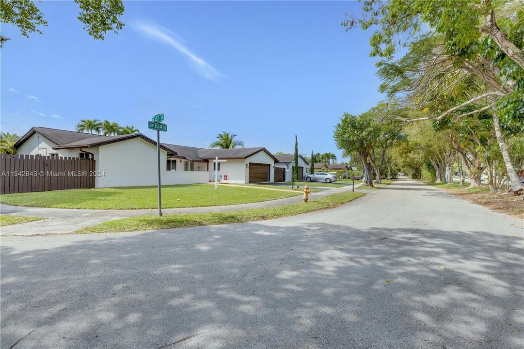 Recently Sold: $700,000 (4 beds, 2 baths, 1828 Square Feet)