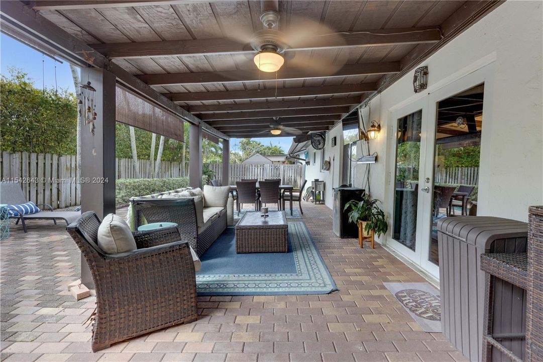 Recently Sold: $700,000 (4 beds, 2 baths, 1828 Square Feet)