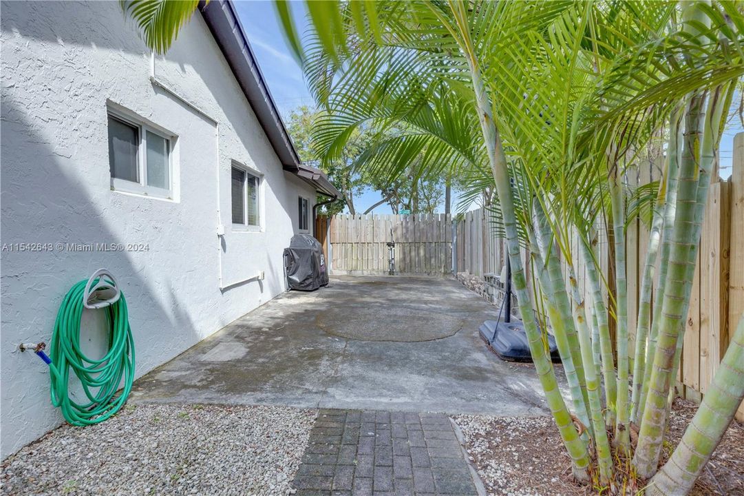 Recently Sold: $700,000 (4 beds, 2 baths, 1828 Square Feet)