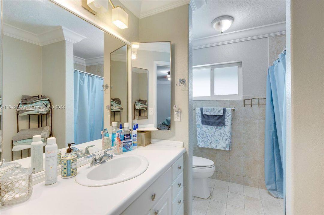 Recently Sold: $700,000 (4 beds, 2 baths, 1828 Square Feet)