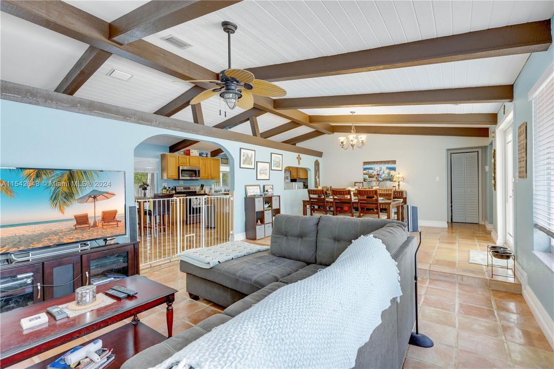 Recently Sold: $700,000 (4 beds, 2 baths, 1828 Square Feet)