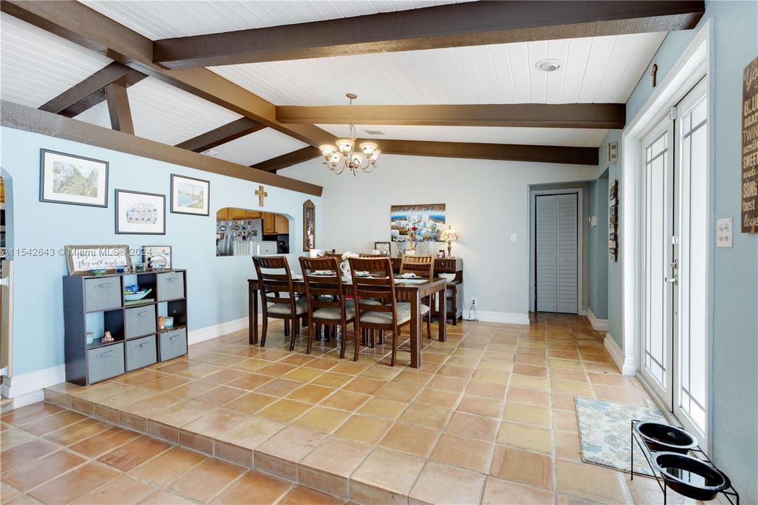 Recently Sold: $700,000 (4 beds, 2 baths, 1828 Square Feet)