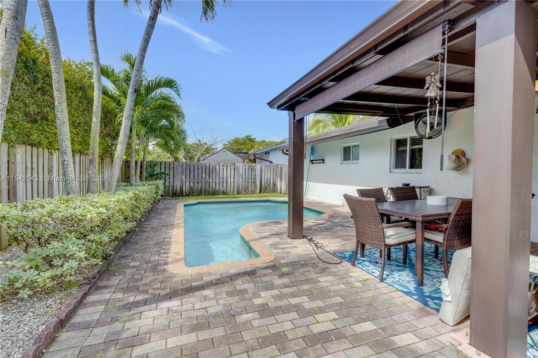 Recently Sold: $700,000 (4 beds, 2 baths, 1828 Square Feet)