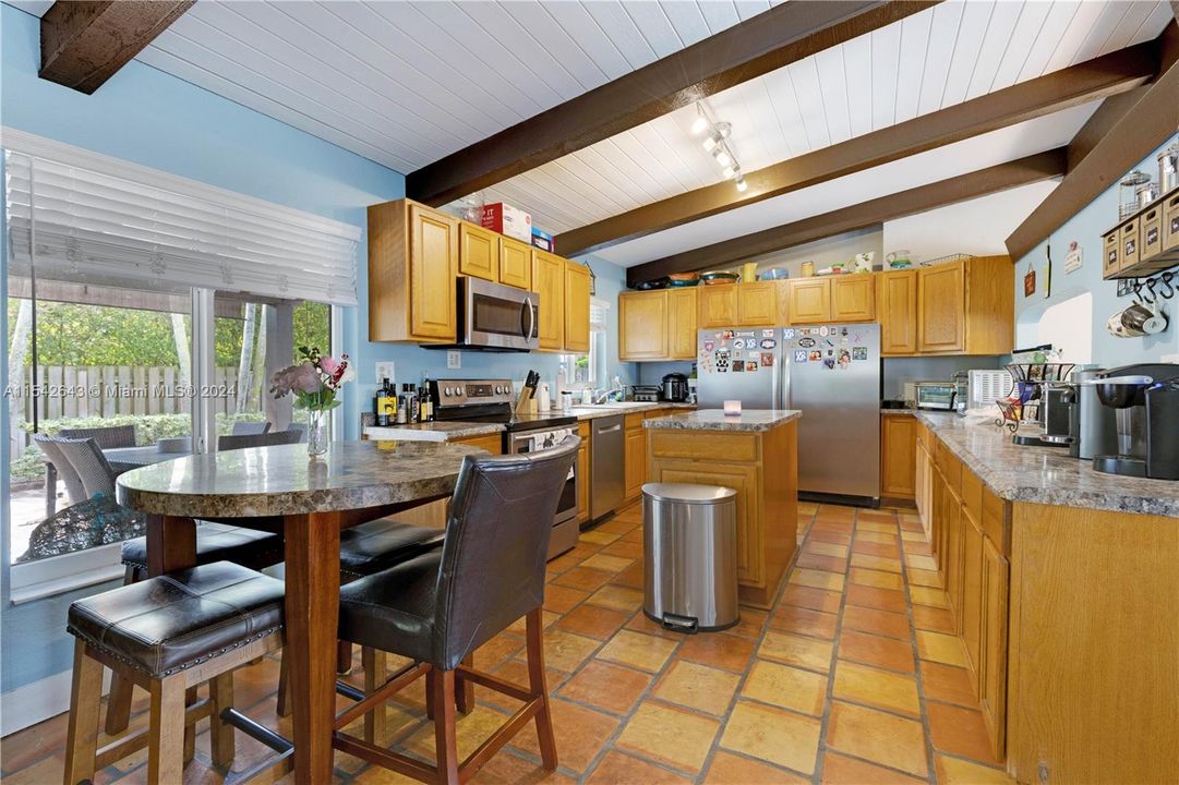 Recently Sold: $700,000 (4 beds, 2 baths, 1828 Square Feet)