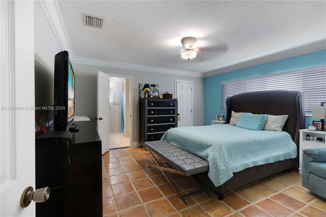 Recently Sold: $700,000 (4 beds, 2 baths, 1828 Square Feet)