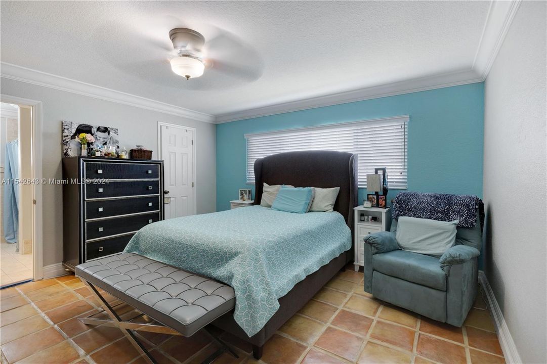 Recently Sold: $700,000 (4 beds, 2 baths, 1828 Square Feet)