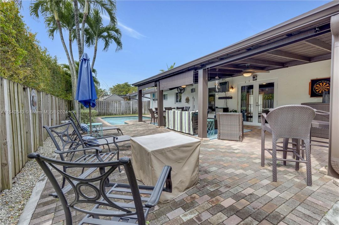 Recently Sold: $700,000 (4 beds, 2 baths, 1828 Square Feet)