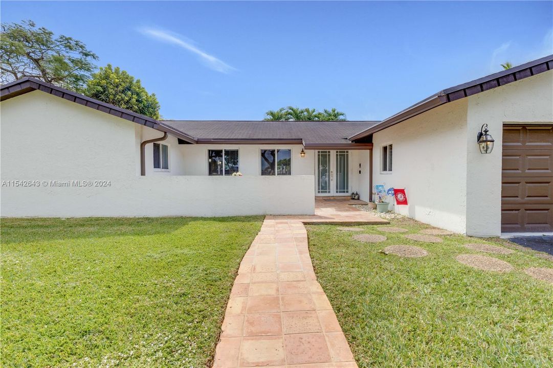 Recently Sold: $700,000 (4 beds, 2 baths, 1828 Square Feet)