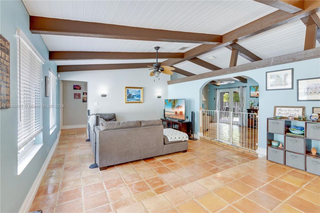 Recently Sold: $700,000 (4 beds, 2 baths, 1828 Square Feet)