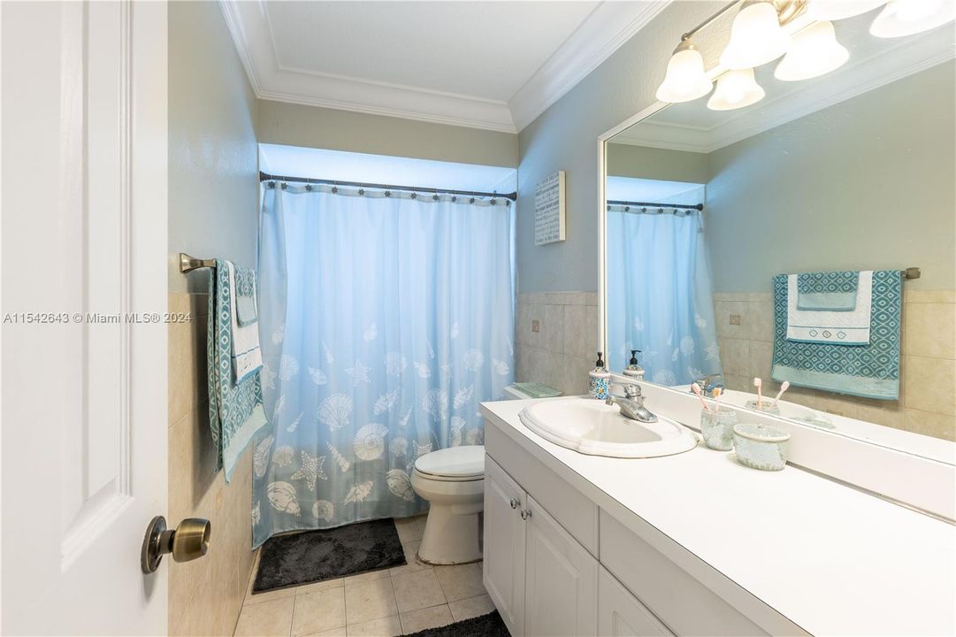 Recently Sold: $700,000 (4 beds, 2 baths, 1828 Square Feet)