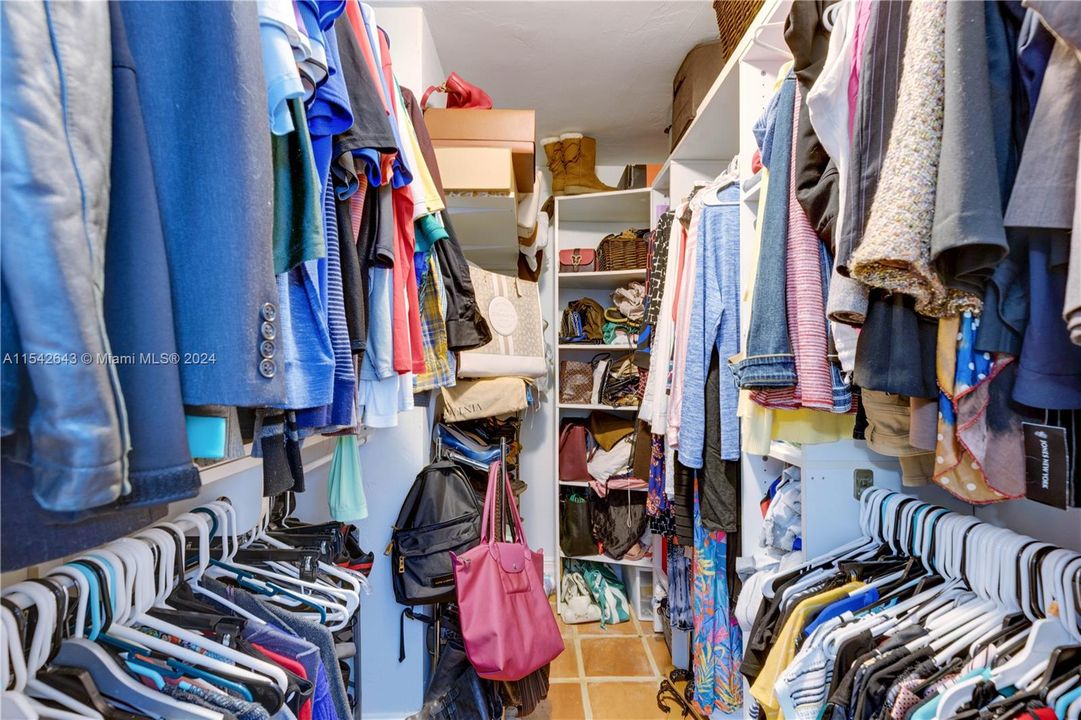 Recently Sold: $700,000 (4 beds, 2 baths, 1828 Square Feet)