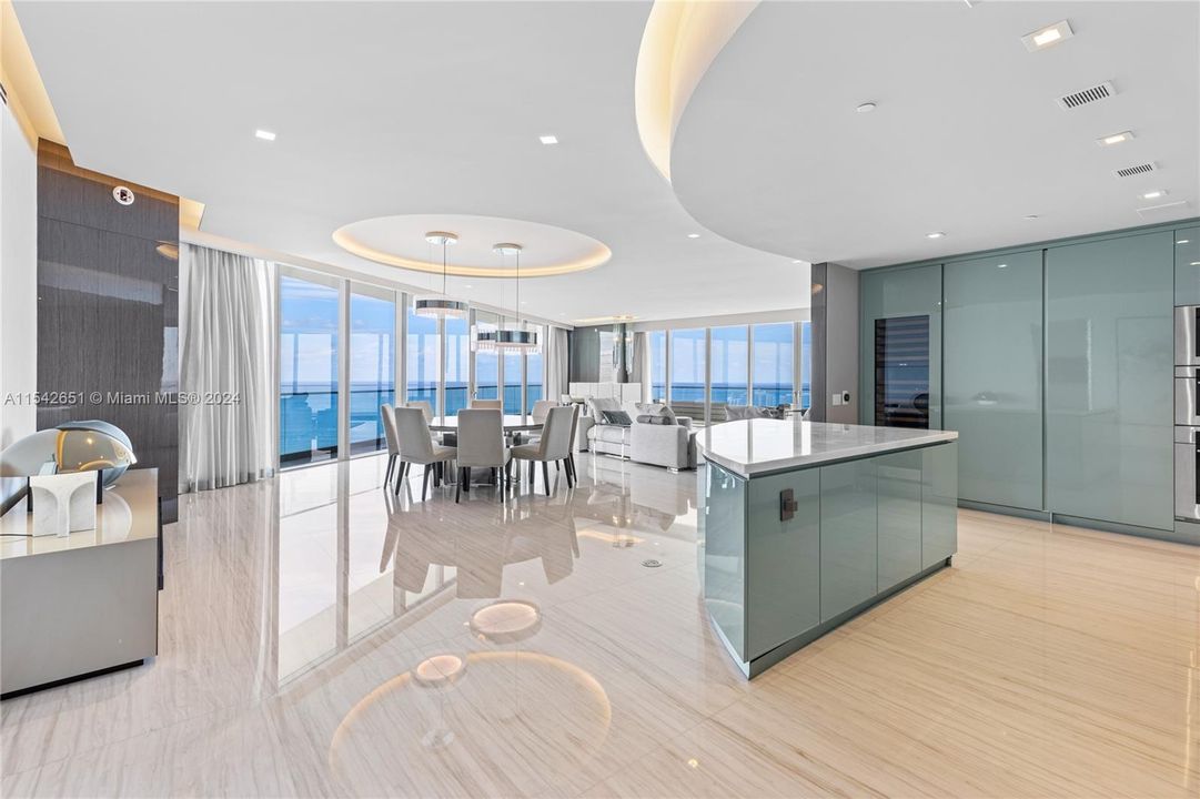 Recently Sold: $6,850,000 (4 beds, 5 baths, 3891 Square Feet)