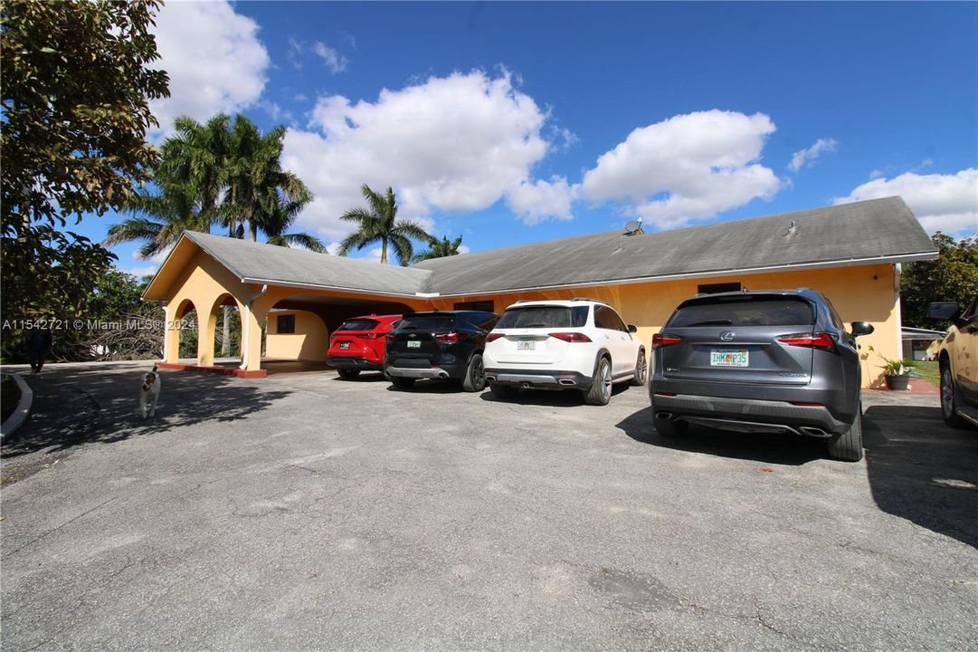 Recently Sold: $1,050,000 (3 beds, 2 baths, 2939 Square Feet)