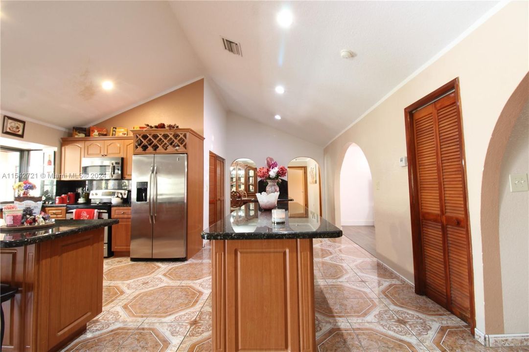 Recently Sold: $1,050,000 (3 beds, 2 baths, 2939 Square Feet)