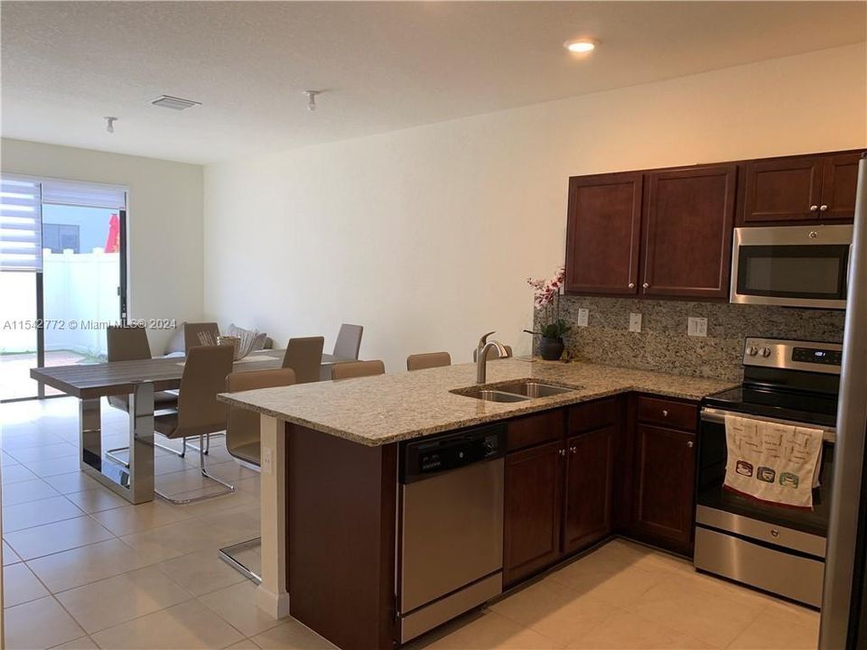 Recently Rented: $3,600 (4 beds, 3 baths, 1959 Square Feet)