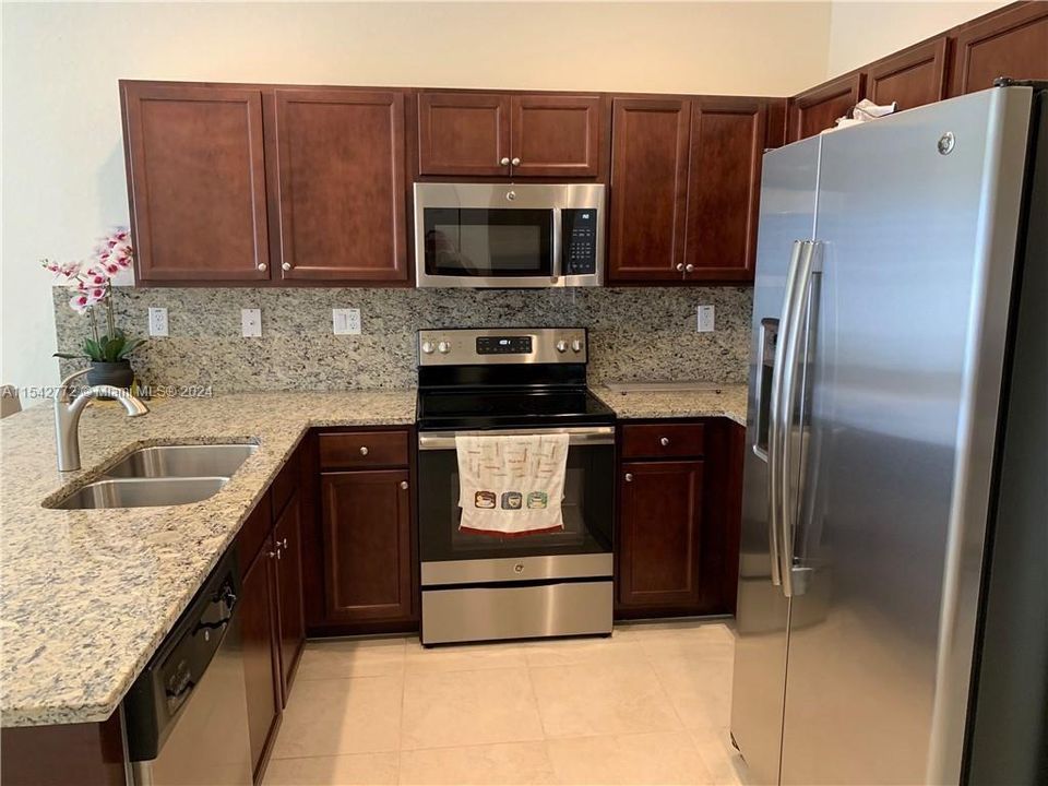 Recently Rented: $3,600 (4 beds, 3 baths, 1959 Square Feet)