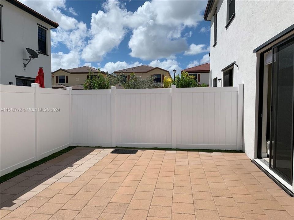 Recently Rented: $3,600 (4 beds, 3 baths, 1959 Square Feet)