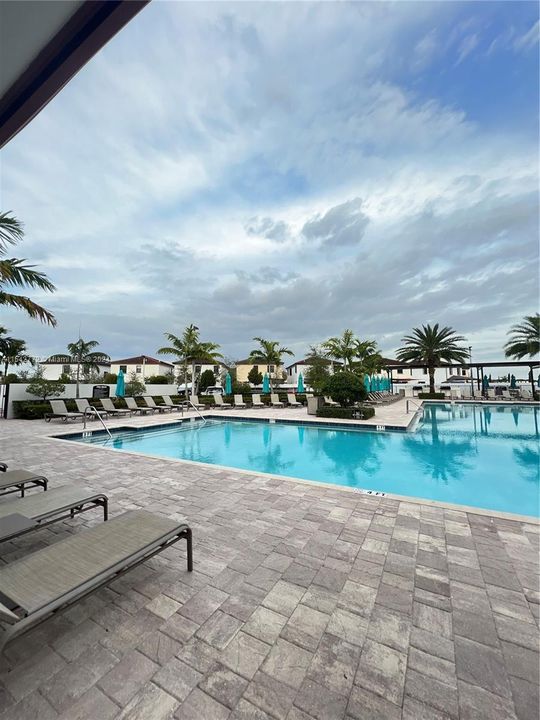 Recently Rented: $3,600 (4 beds, 3 baths, 1959 Square Feet)