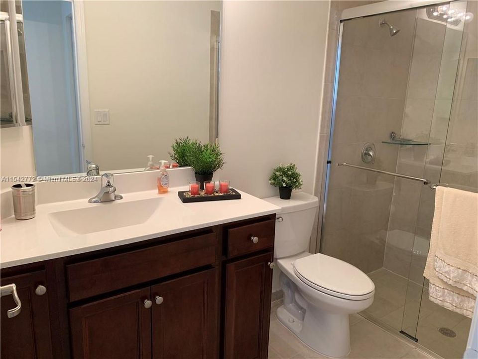 Recently Rented: $3,600 (4 beds, 3 baths, 1959 Square Feet)